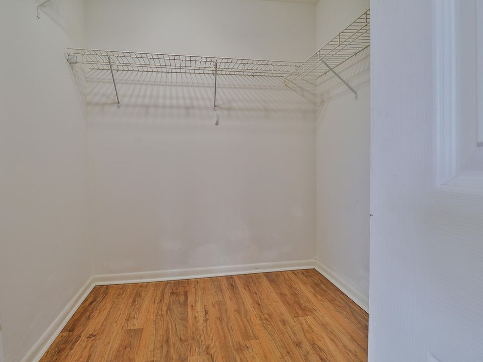 For Sale: $294,990 (2 beds, 2 baths, 1040 Square Feet)