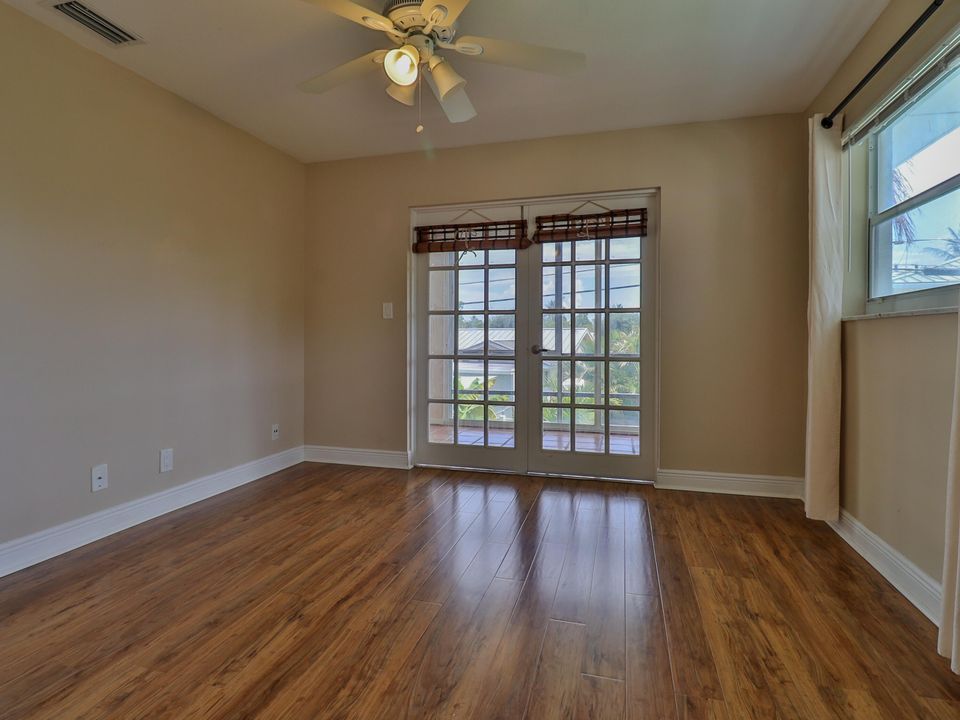 For Sale: $294,990 (2 beds, 2 baths, 1040 Square Feet)