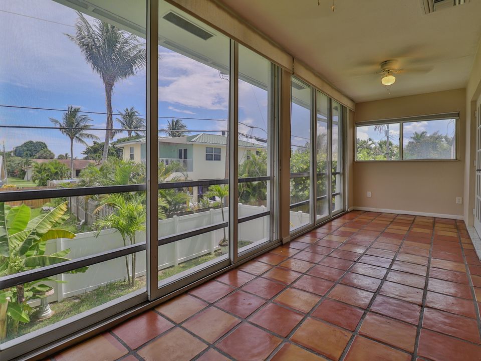 For Sale: $294,990 (2 beds, 2 baths, 1040 Square Feet)