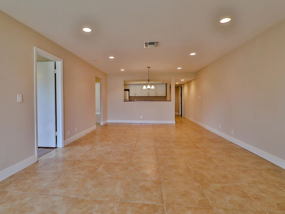 For Sale: $294,990 (2 beds, 2 baths, 1040 Square Feet)