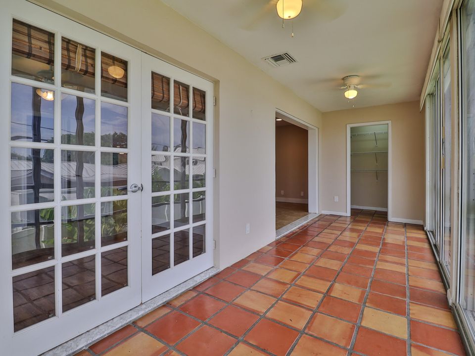 For Sale: $294,990 (2 beds, 2 baths, 1040 Square Feet)