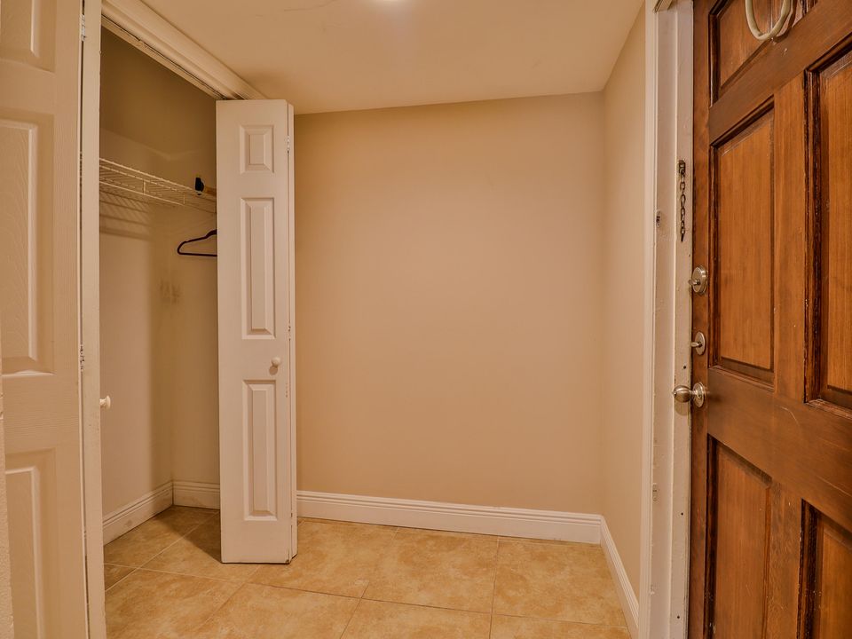 For Sale: $294,990 (2 beds, 2 baths, 1040 Square Feet)