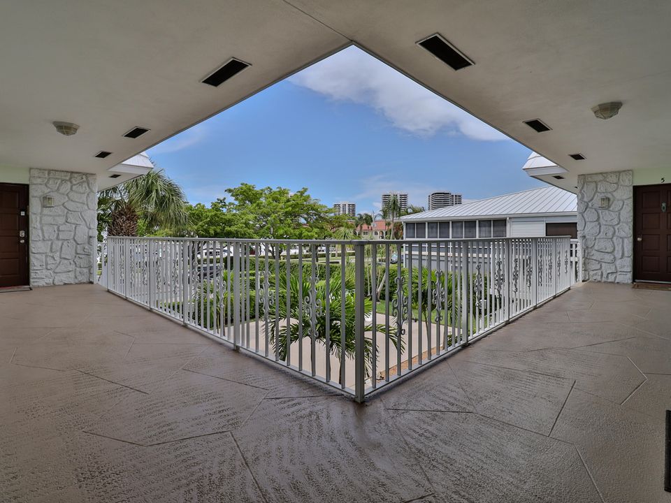 For Sale: $294,990 (2 beds, 2 baths, 1040 Square Feet)