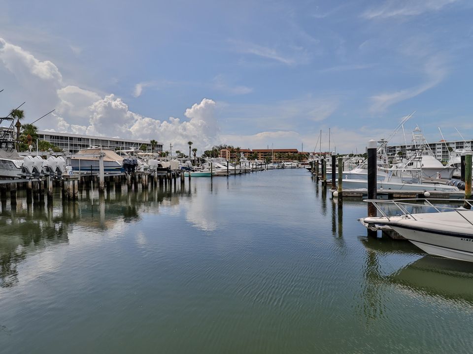 For Sale: $294,990 (2 beds, 2 baths, 1040 Square Feet)