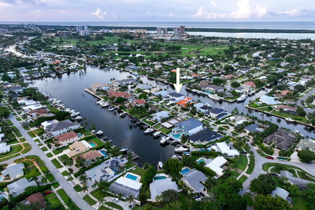 For Sale: $8,750,000 (5 beds, 7 baths, 5804 Square Feet)