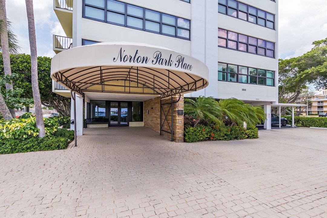 Под контрактом: $749,900 (2 спален, 2 ванн, 1100 Квадратных фут)