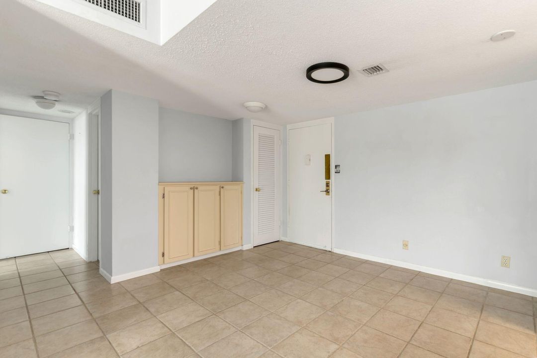 Под контрактом: $749,900 (2 спален, 2 ванн, 1100 Квадратных фут)