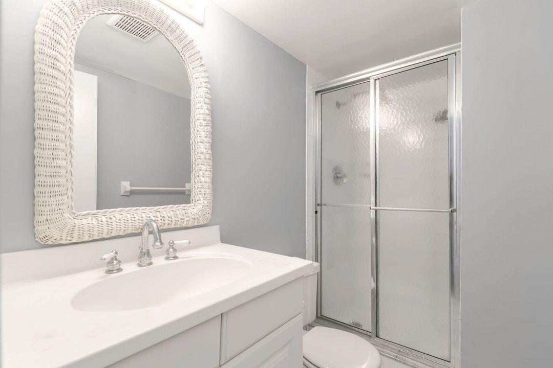 Под контрактом: $749,900 (2 спален, 2 ванн, 1100 Квадратных фут)