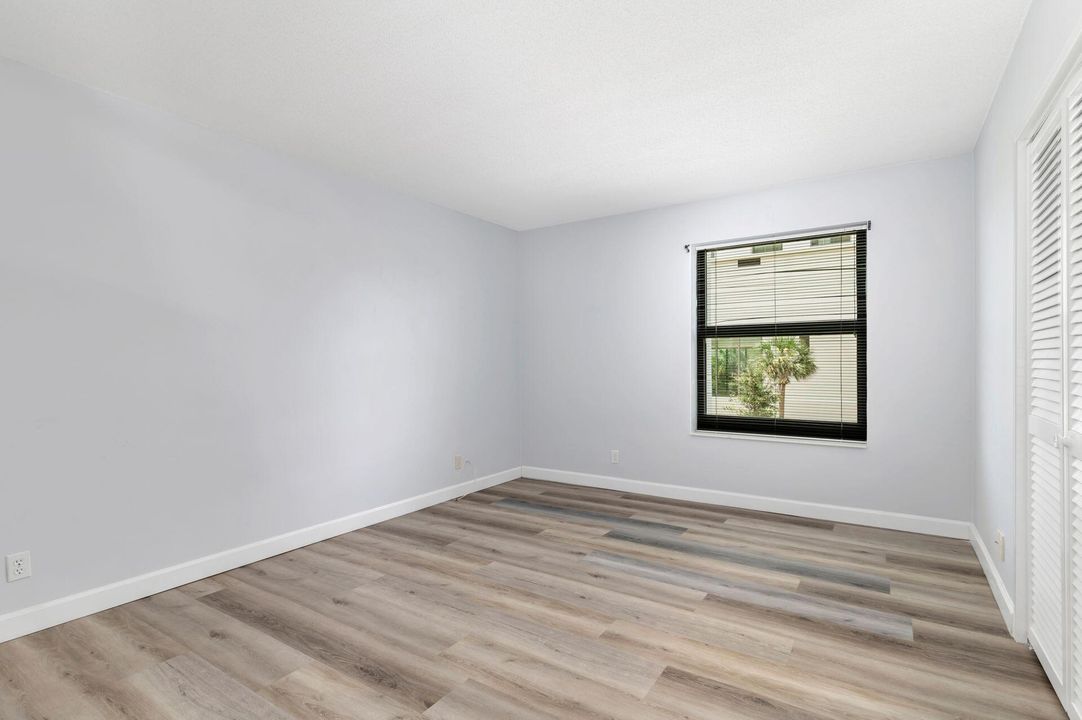 Под контрактом: $749,900 (2 спален, 2 ванн, 1100 Квадратных фут)