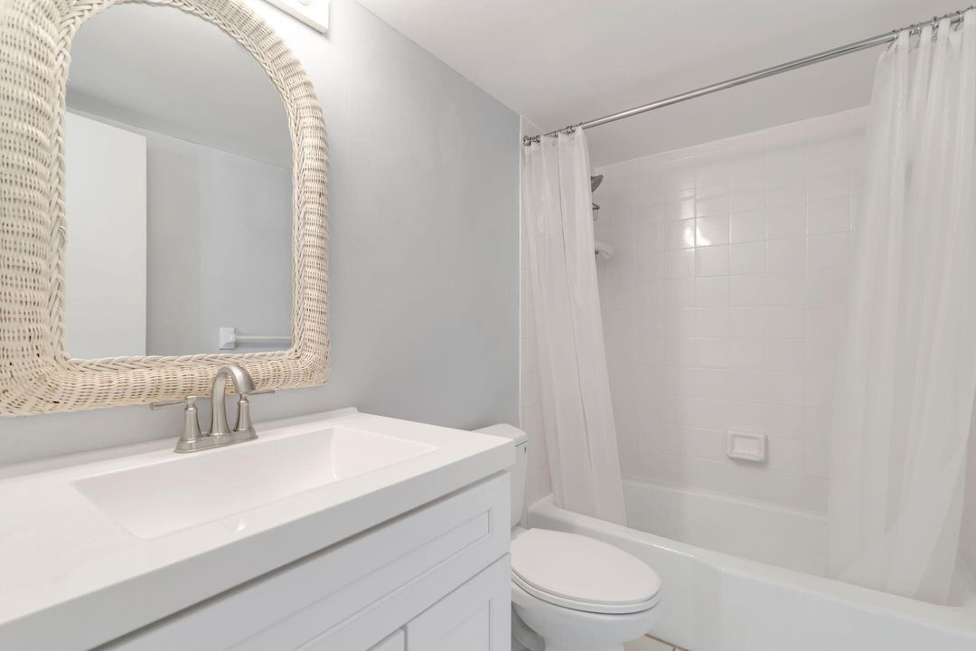 Под контрактом: $749,900 (2 спален, 2 ванн, 1100 Квадратных фут)