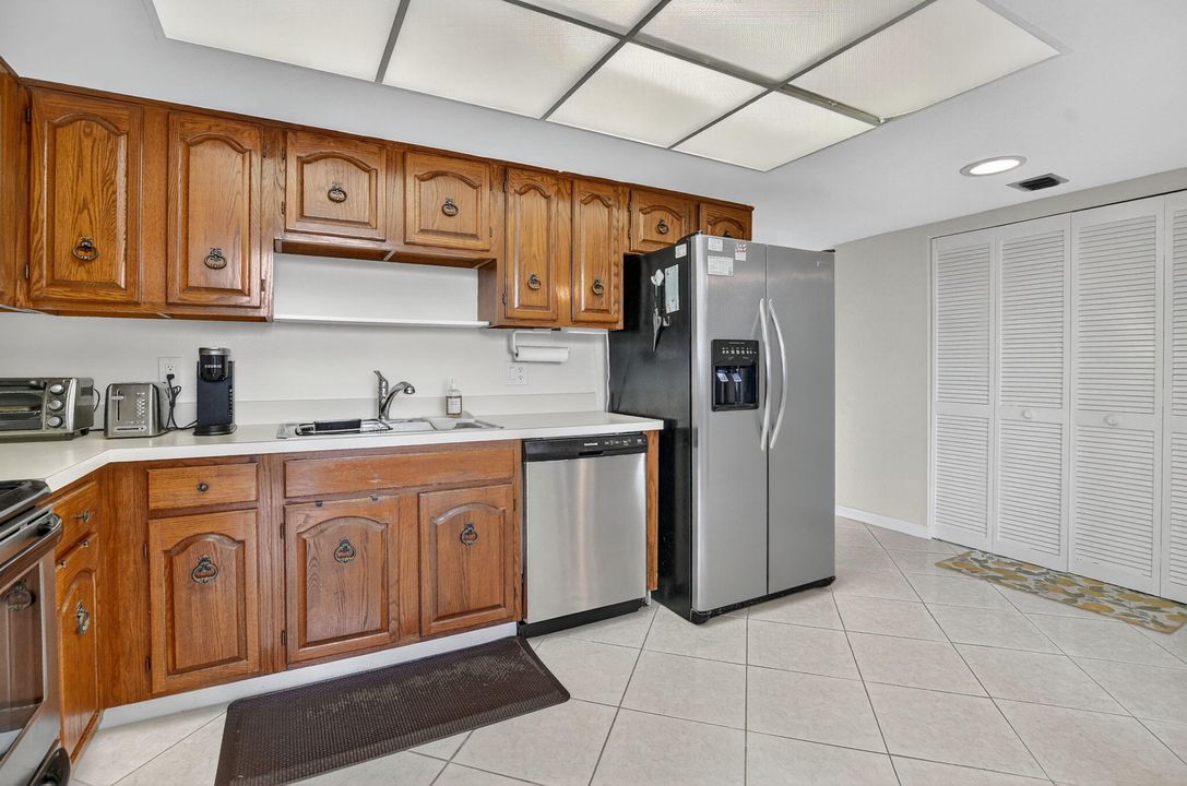 合同活跃: $6,000 (2 贝兹, 2 浴室, 1260 平方英尺)