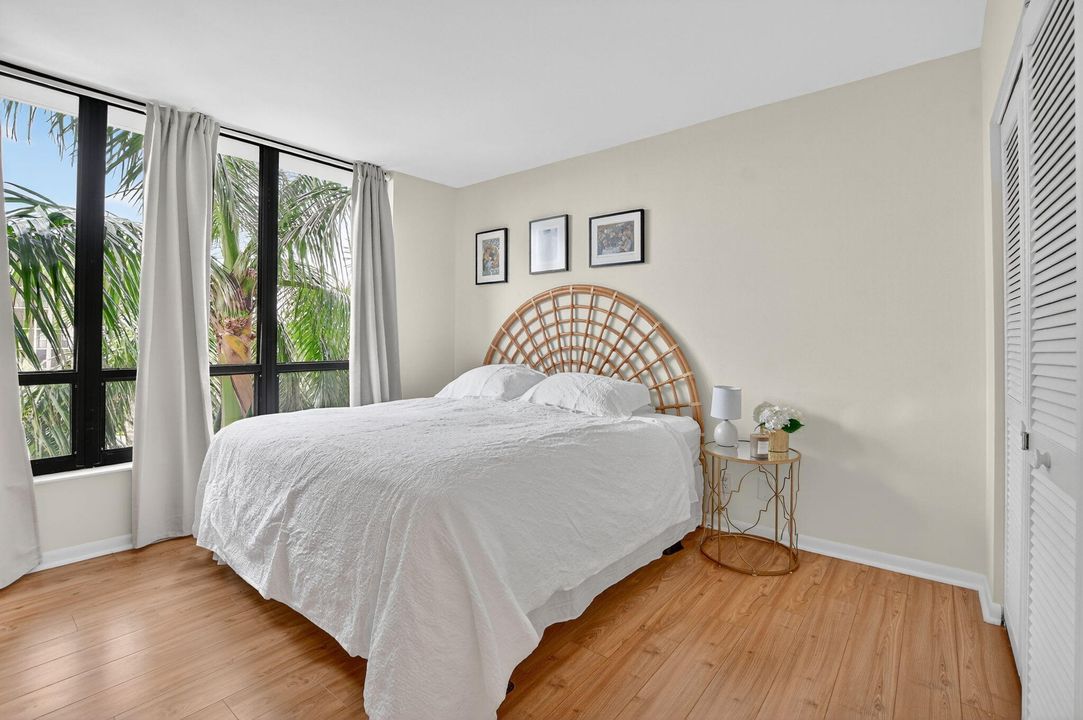 合同活跃: $6,000 (2 贝兹, 2 浴室, 1260 平方英尺)