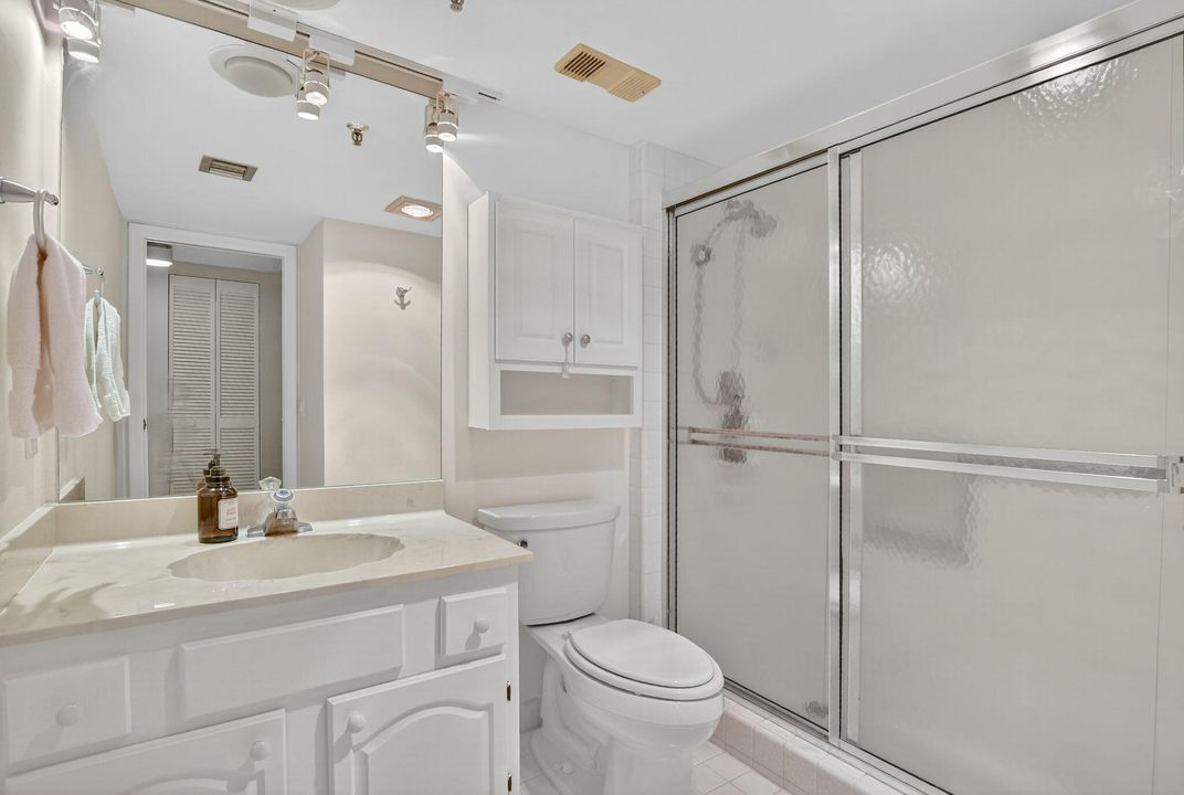 合同活跃: $6,000 (2 贝兹, 2 浴室, 1260 平方英尺)