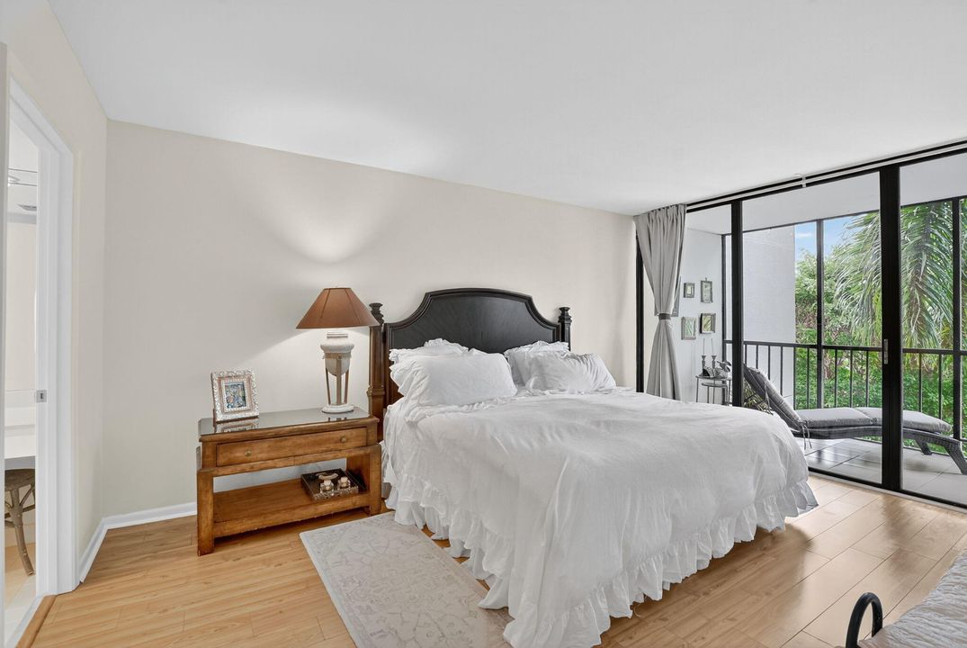 合同活跃: $6,000 (2 贝兹, 2 浴室, 1260 平方英尺)