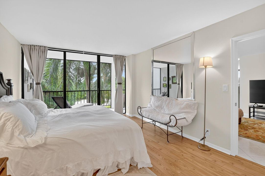 合同活跃: $6,000 (2 贝兹, 2 浴室, 1260 平方英尺)