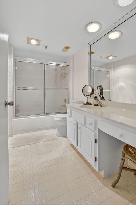 合同活跃: $6,000 (2 贝兹, 2 浴室, 1260 平方英尺)