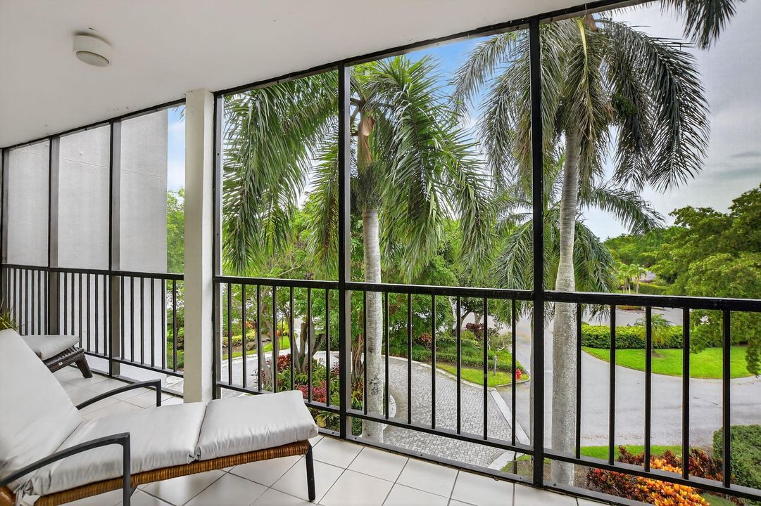 合同活跃: $6,000 (2 贝兹, 2 浴室, 1260 平方英尺)