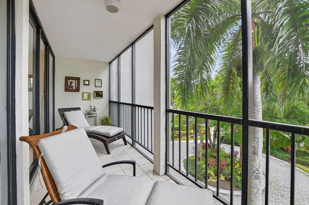 合同活跃: $6,000 (2 贝兹, 2 浴室, 1260 平方英尺)