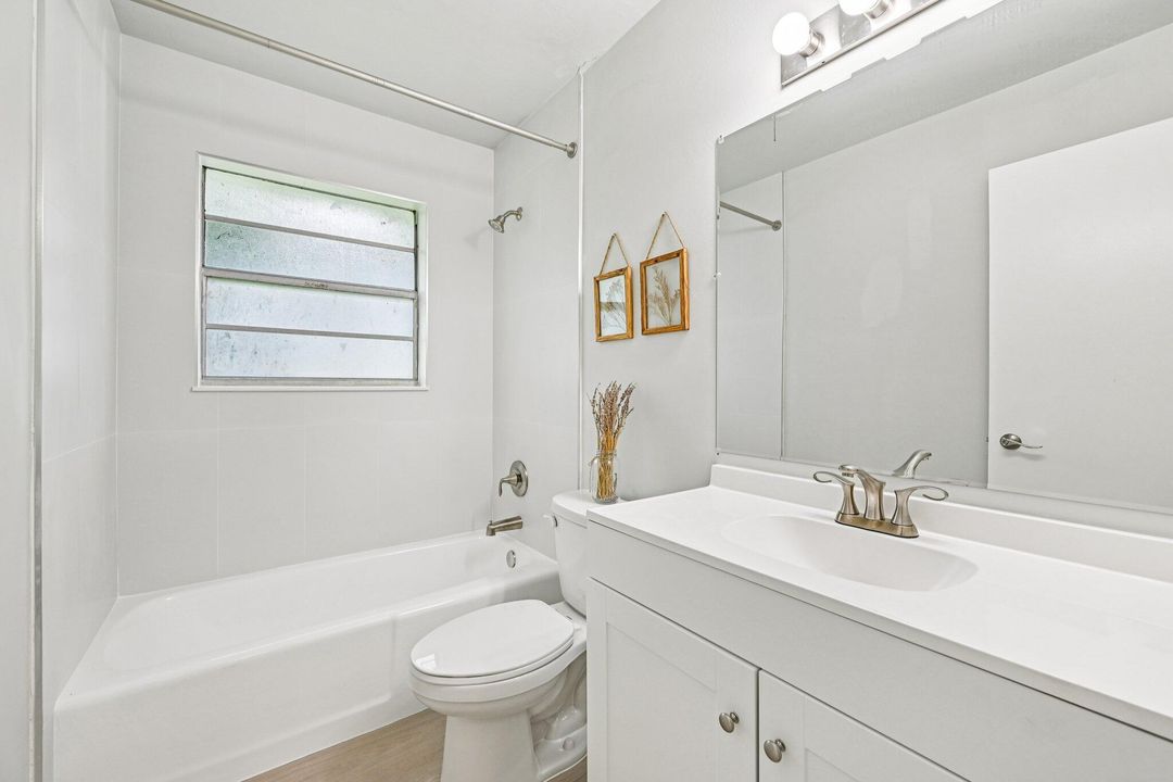 Active With Contract: $389,900 (3 beds, 2 baths, 1718 Square Feet)