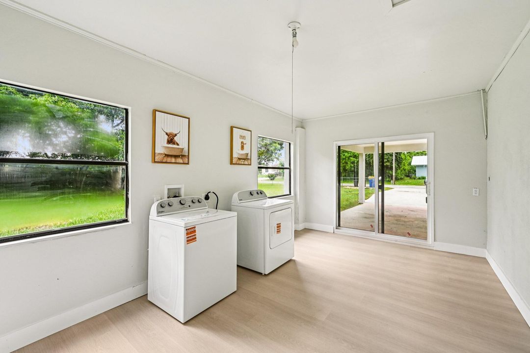 Active With Contract: $389,900 (3 beds, 2 baths, 1718 Square Feet)