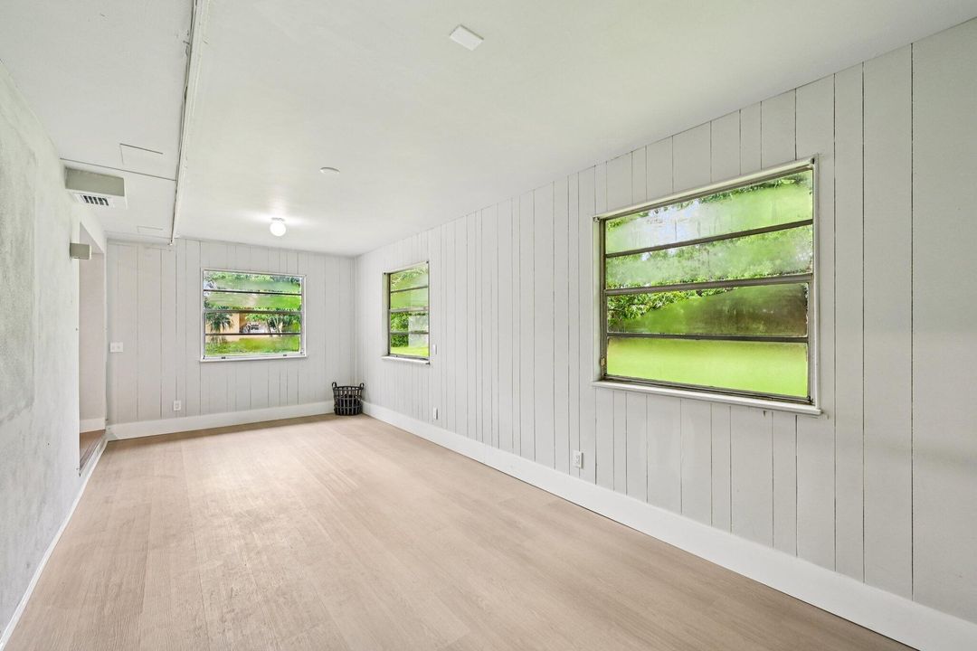 Active With Contract: $389,900 (3 beds, 2 baths, 1718 Square Feet)