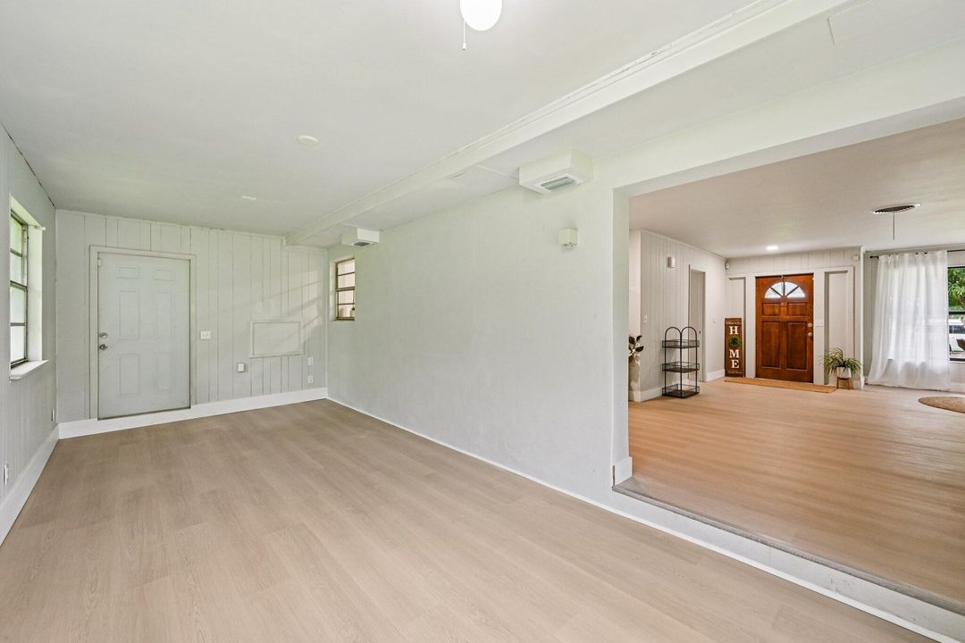 Active With Contract: $389,900 (3 beds, 2 baths, 1718 Square Feet)