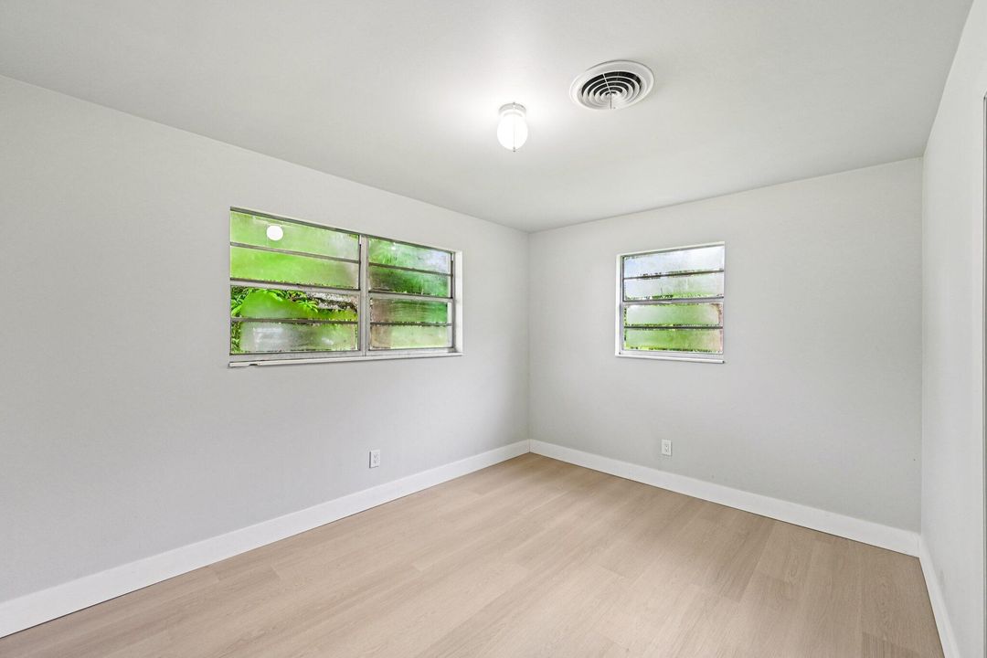 Active With Contract: $389,900 (3 beds, 2 baths, 1718 Square Feet)