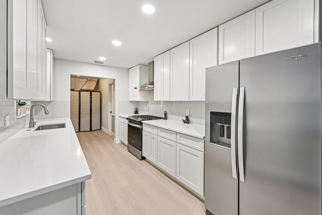 Active With Contract: $389,900 (3 beds, 2 baths, 1718 Square Feet)