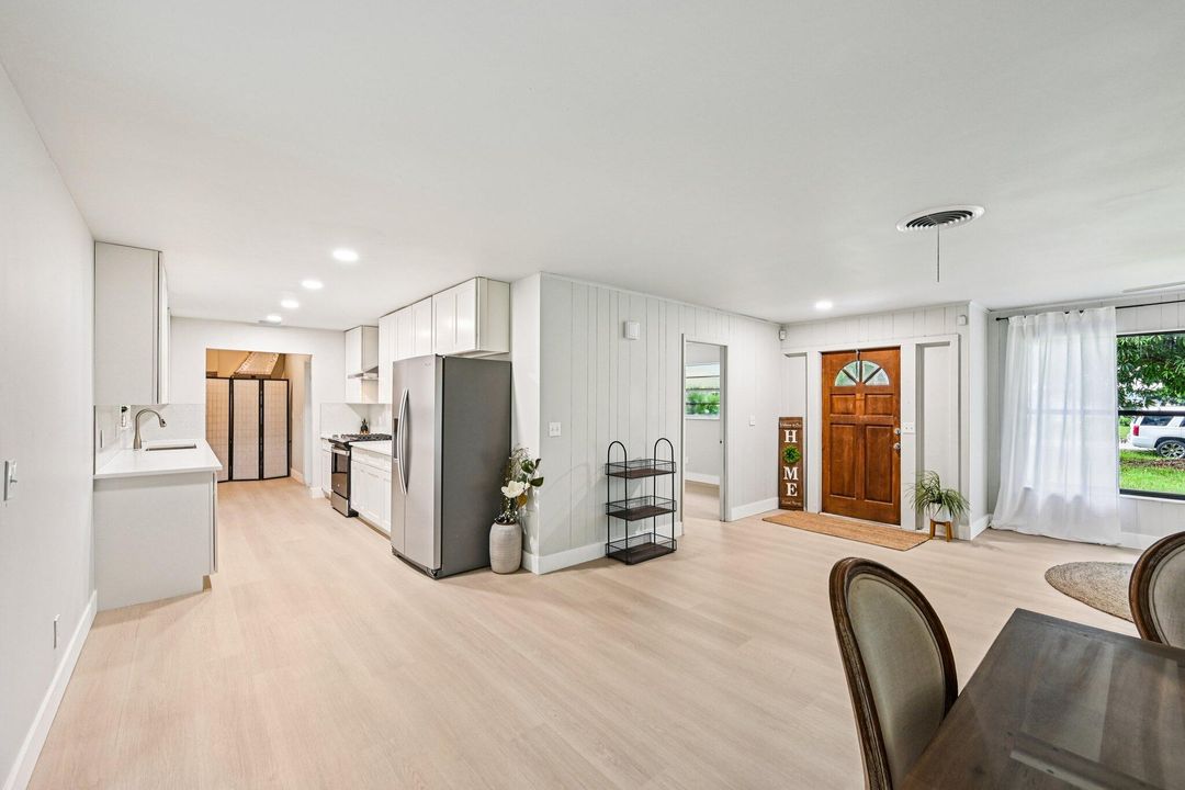 Active With Contract: $389,900 (3 beds, 2 baths, 1718 Square Feet)