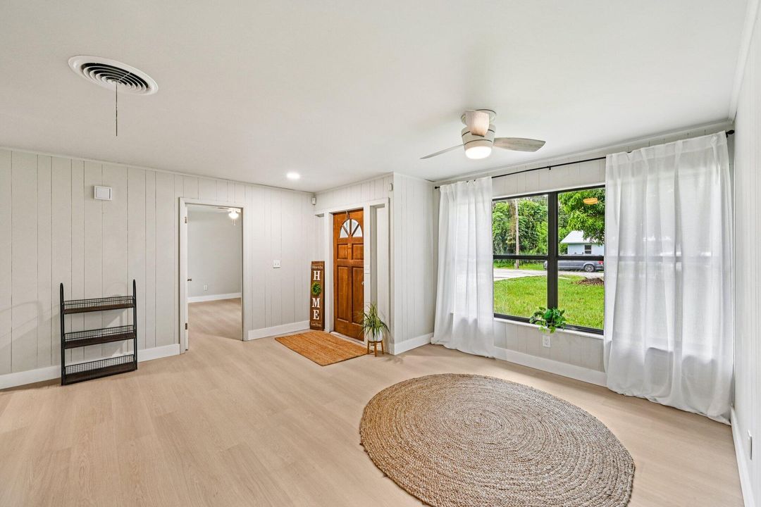 Active With Contract: $389,900 (3 beds, 2 baths, 1718 Square Feet)