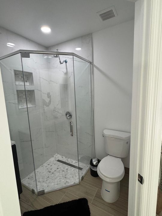 合同活跃: $2,200 (1 贝兹, 1 浴室, 1692 平方英尺)