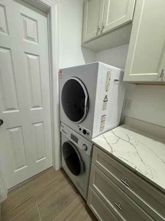 合同活跃: $2,200 (1 贝兹, 1 浴室, 1692 平方英尺)