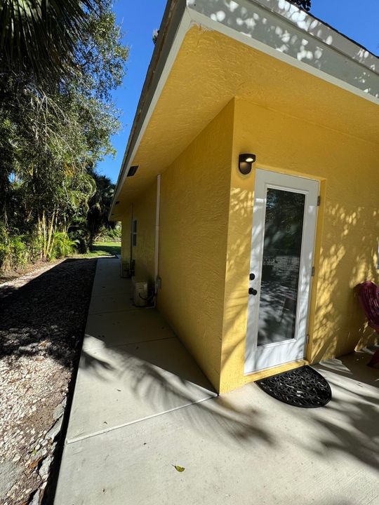 合同活跃: $2,200 (1 贝兹, 1 浴室, 1692 平方英尺)