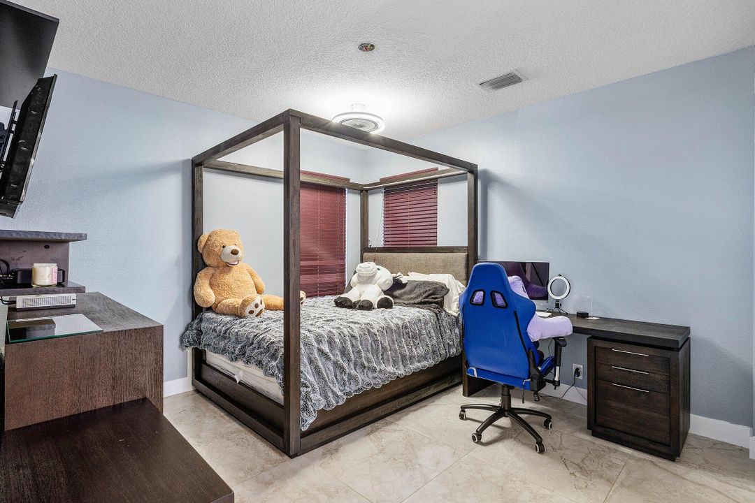 For Sale: $1,750,000 (7 beds, 5 baths, 3844 Square Feet)