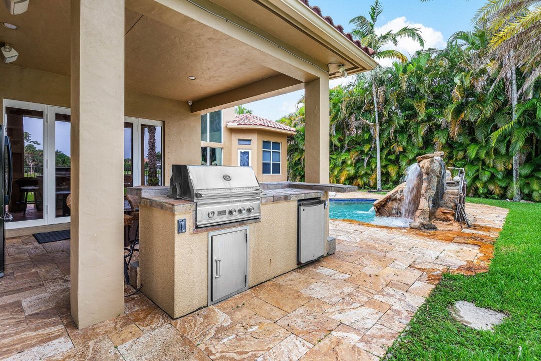 For Sale: $1,750,000 (7 beds, 5 baths, 3844 Square Feet)