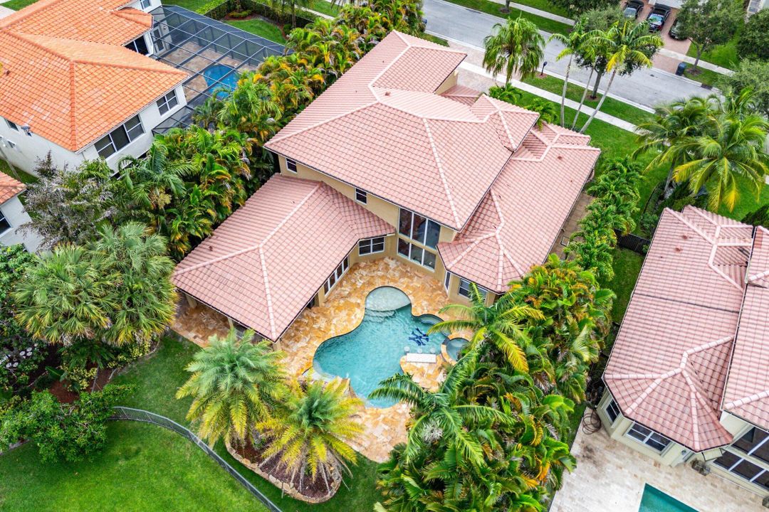 For Sale: $1,750,000 (7 beds, 5 baths, 3844 Square Feet)