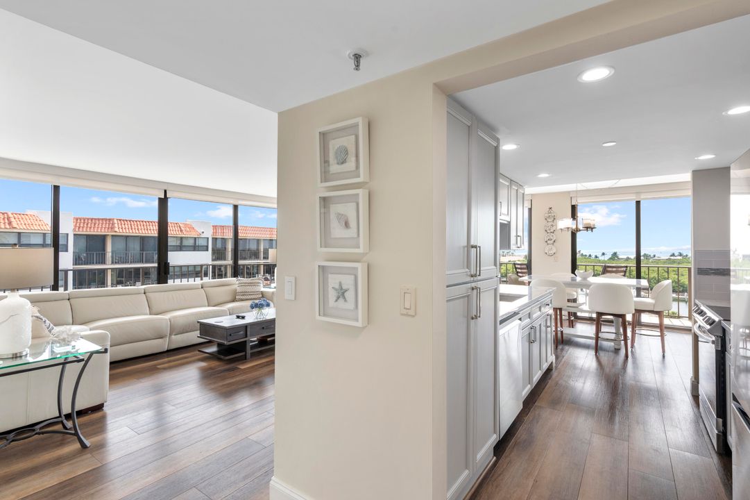 合同活跃: $8,000 (2 贝兹, 2 浴室, 1385 平方英尺)