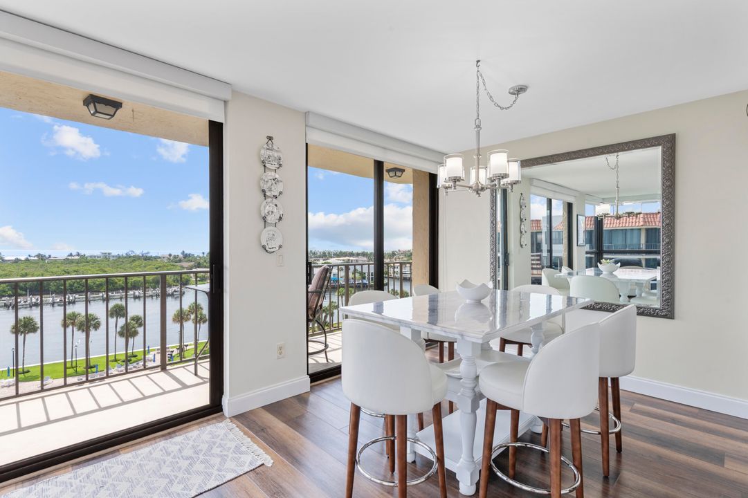 合同活跃: $8,000 (2 贝兹, 2 浴室, 1385 平方英尺)