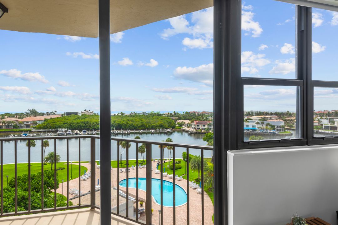 合同活跃: $8,000 (2 贝兹, 2 浴室, 1385 平方英尺)