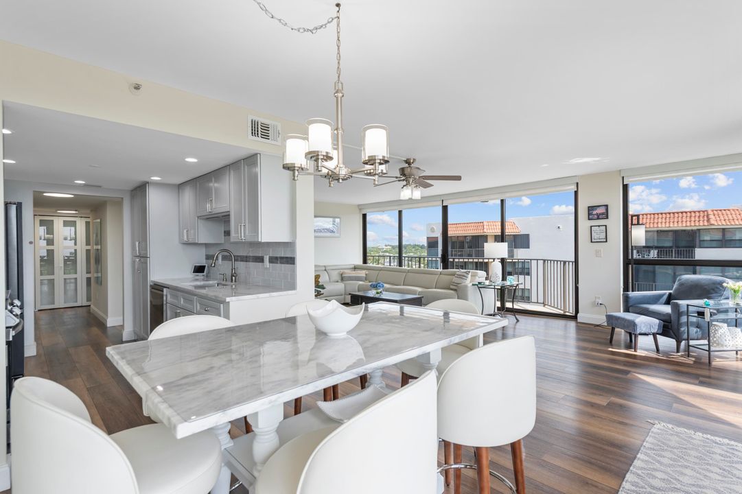 合同活跃: $8,000 (2 贝兹, 2 浴室, 1385 平方英尺)