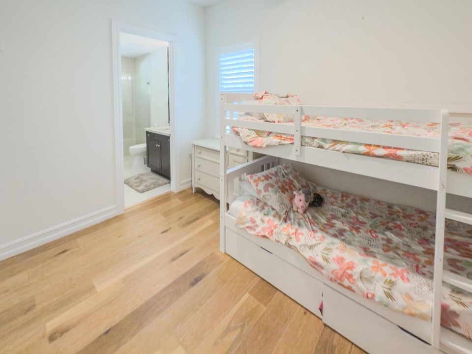 For Sale: $4,399,000 (6 beds, 5 baths, 5226 Square Feet)