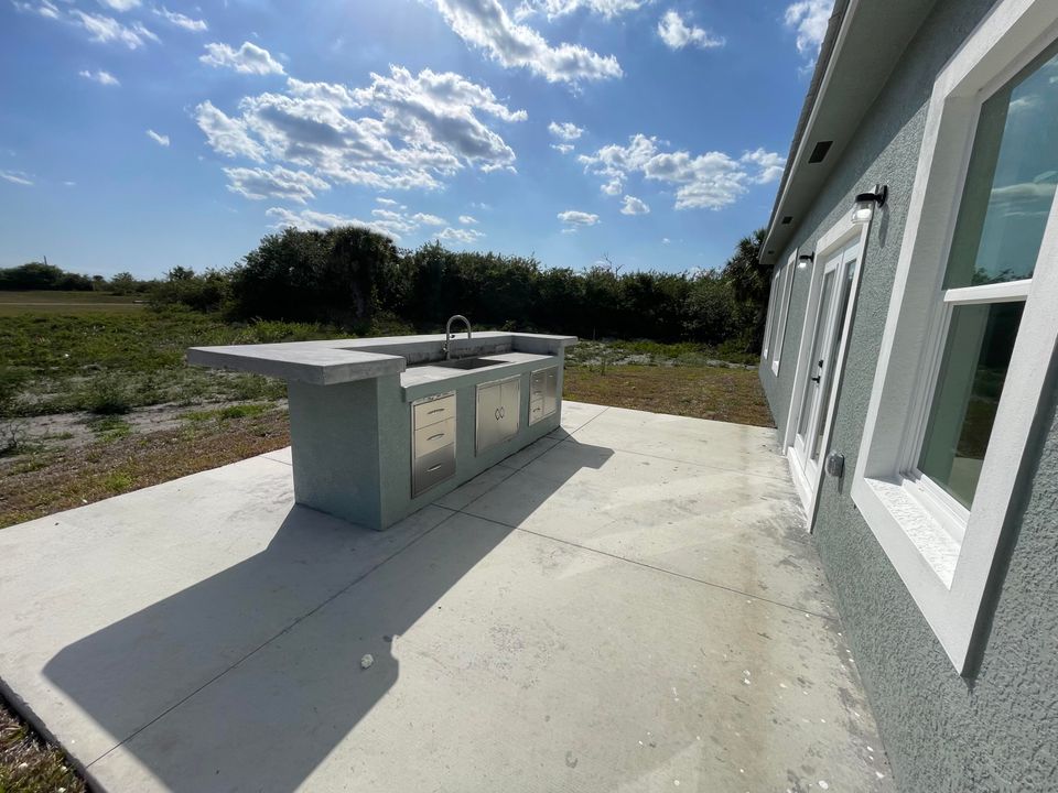 待售: $310,000 (3 贝兹, 2 浴室, 2055 平方英尺)