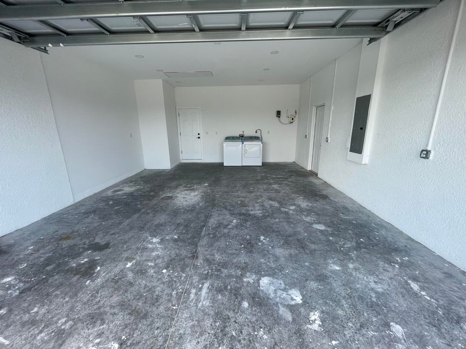 待售: $310,000 (3 贝兹, 2 浴室, 2055 平方英尺)