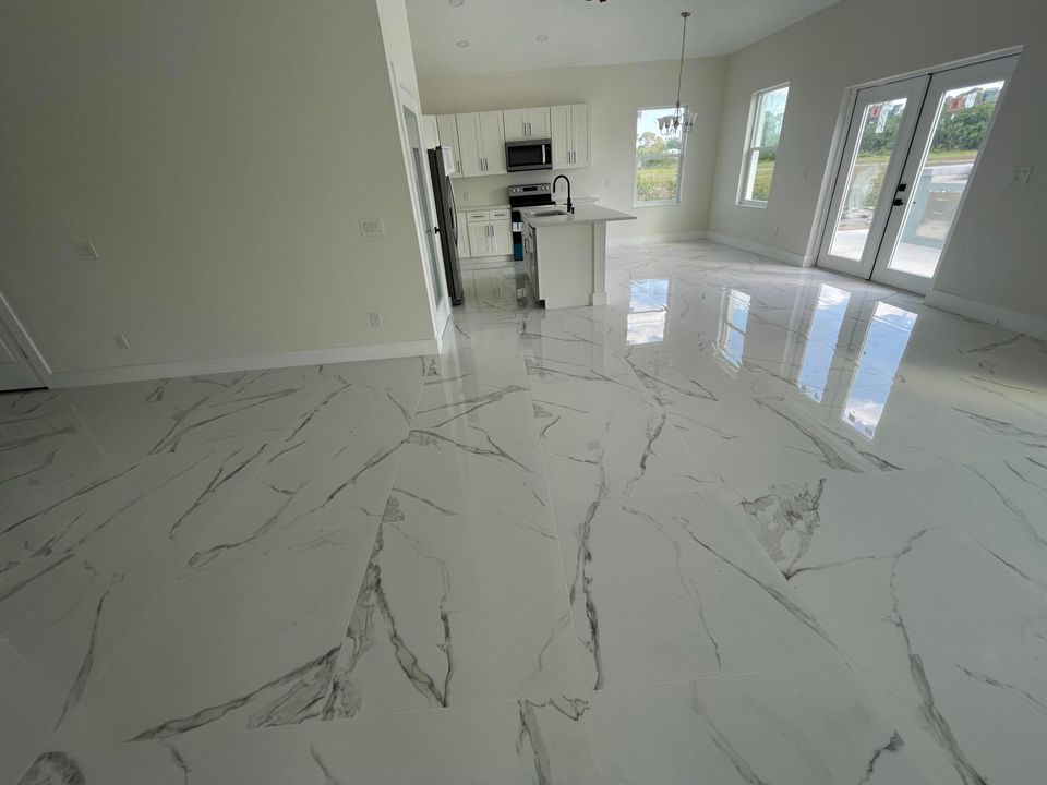 待售: $310,000 (3 贝兹, 2 浴室, 2055 平方英尺)