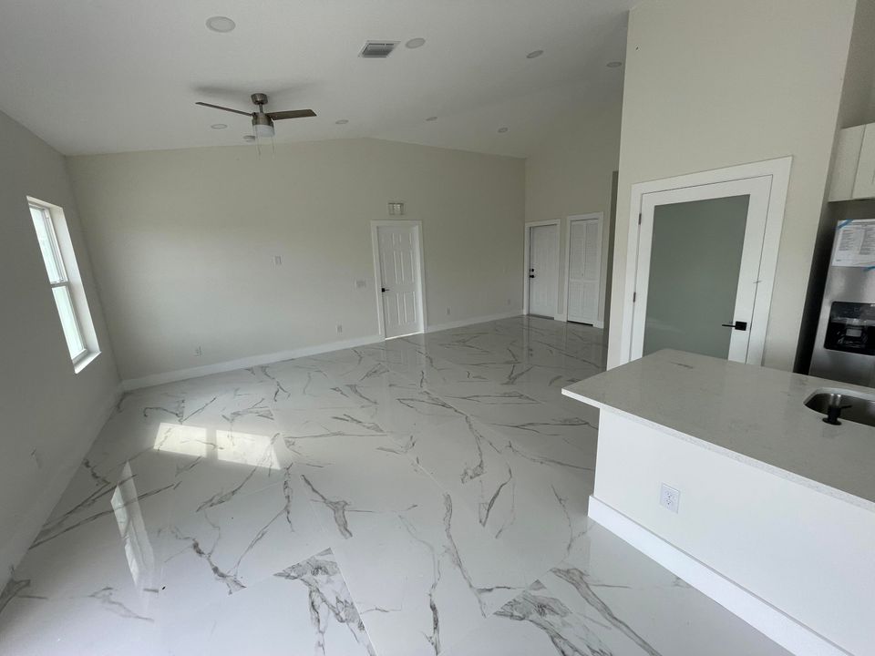 待售: $310,000 (3 贝兹, 2 浴室, 2055 平方英尺)