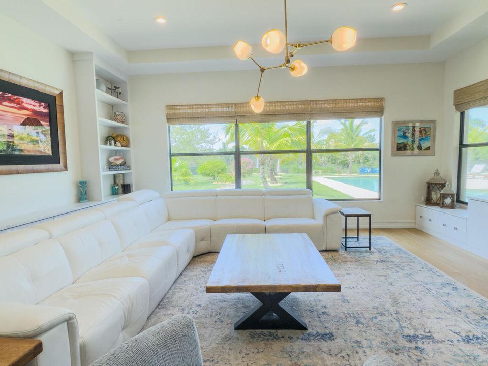 For Sale: $4,399,000 (6 beds, 5 baths, 5226 Square Feet)