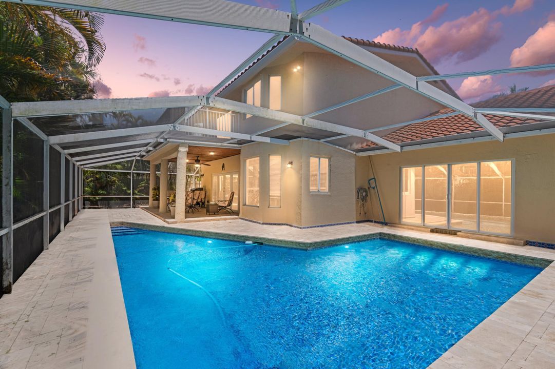 合同活跃: $1,350,000 (4 贝兹, 3 浴室, 3243 平方英尺)