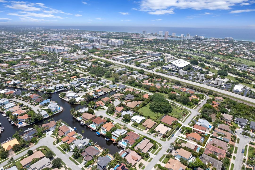 合同活跃: $1,350,000 (4 贝兹, 3 浴室, 3243 平方英尺)