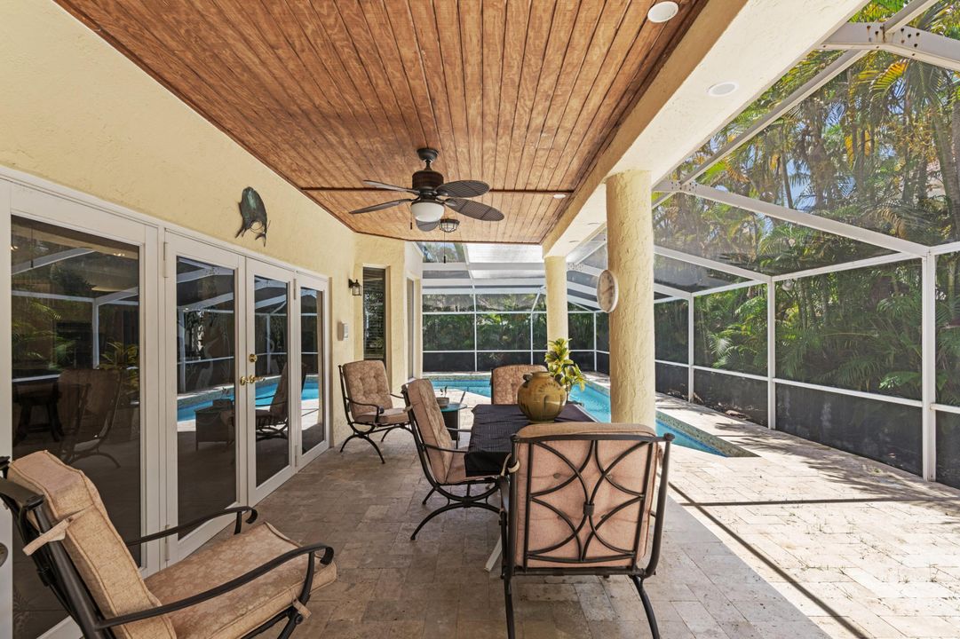 合同活跃: $1,350,000 (4 贝兹, 3 浴室, 3243 平方英尺)