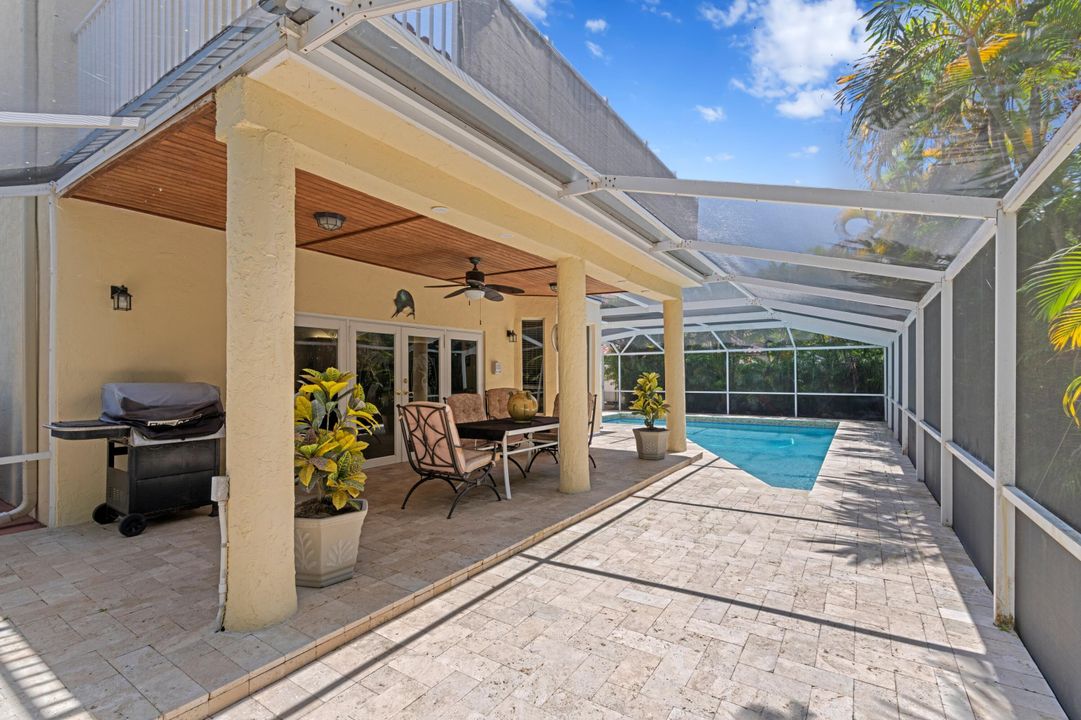 合同活跃: $1,350,000 (4 贝兹, 3 浴室, 3243 平方英尺)